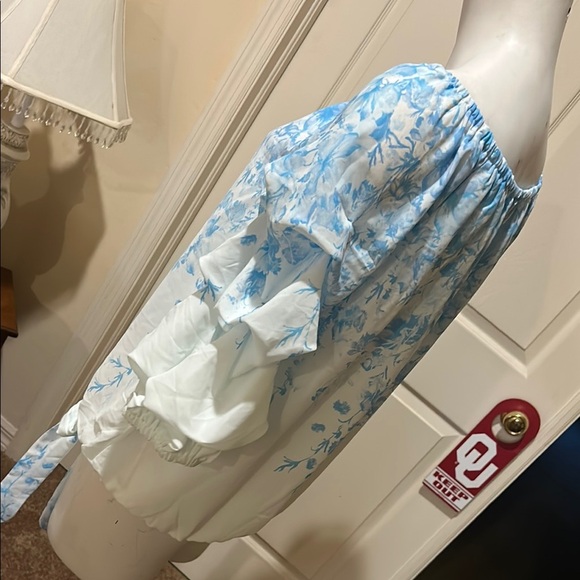 Floral Off-Shoulder Blouse - Blue and White. NWT. Size Large - Picture 4 of 12